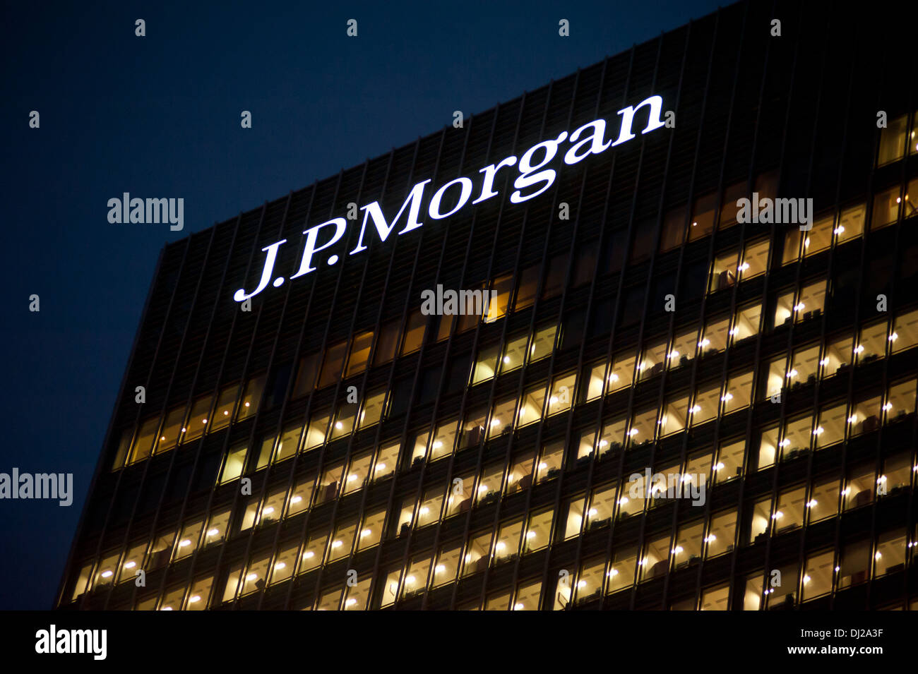 Londres - 1 NOV : le J.P. Morgan siège à Canary Wharf à Londres le 1 novembre 2013. Les employés à temps plein au Royaume-Uni travailler lo Banque D'Images