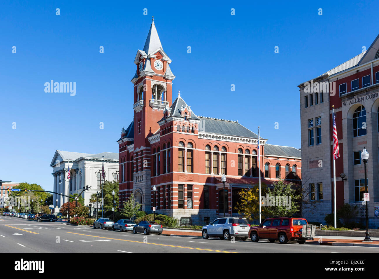 Wilmington, Caroline du Nord. Vue sur la N 3rd Street avec le palais de justice du comté de New Hanover à droite, quartier historique de Wilmington, Caroline du Nord, États-Unis Banque D'Images