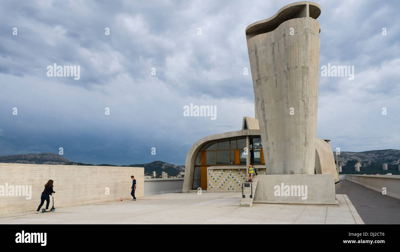 Cité radieuse de Le Corbusier sur le toit Marseille Banque D'Images