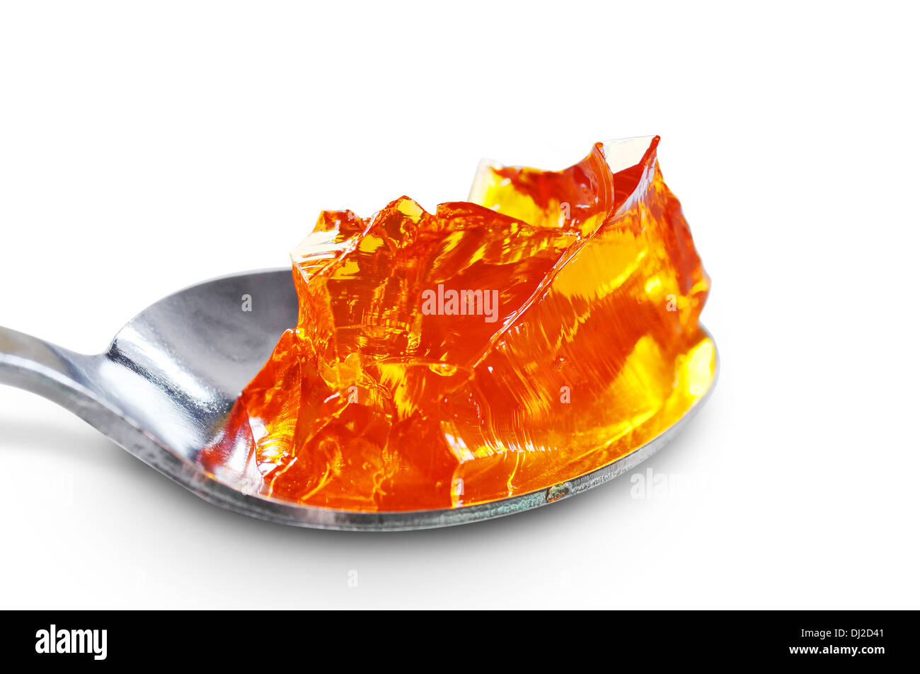 Cuillère de macro pleine de gelée d'orange ou de la gélatine, sur blanc avec ombre Banque D'Images