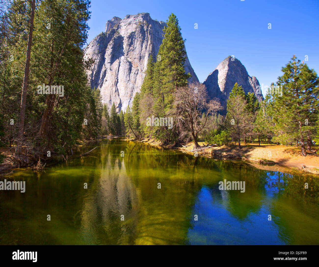 La rivière Merced Yosemite Half Dome et dans les parcs nationaux de la Californie US Banque D'Images