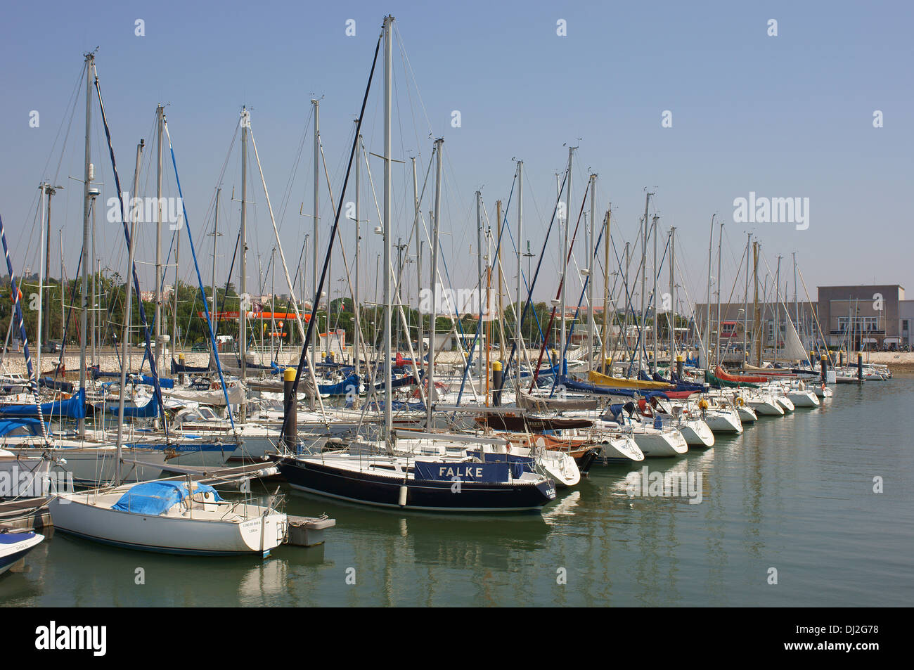Yachts dans la marina près de Torre Belem Lisbonne Portugal Banque D'Images