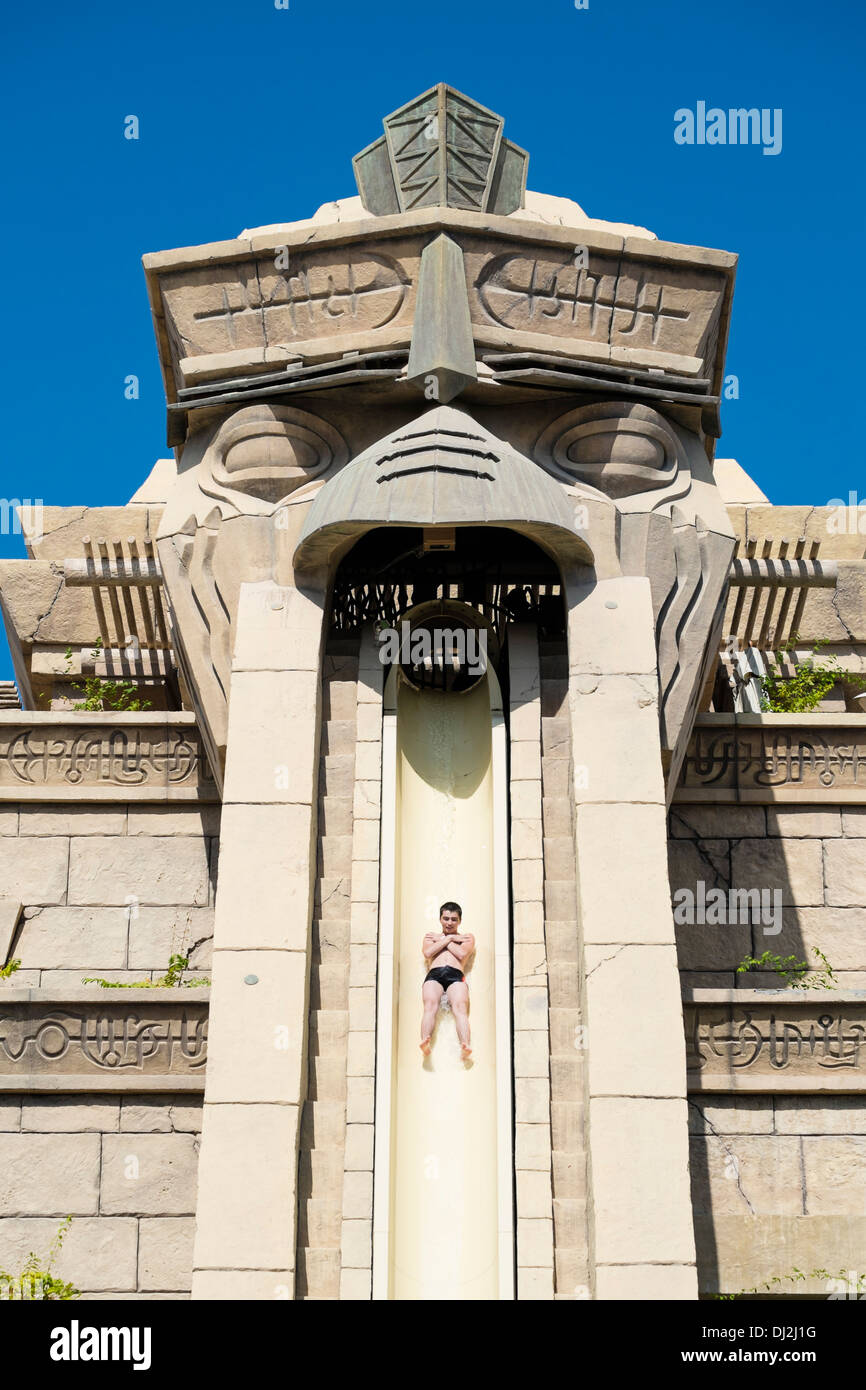 Acte de foi toboggan Aquaventure au parc aquatique à l'Hôtel Atlantis