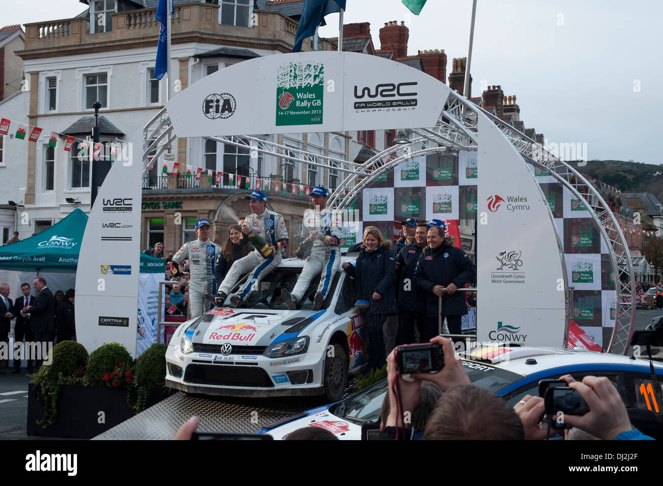 Wales Rally GB 2013 concurrents à la tribune des lauréats du nord du Pays de Galles Llandudno Banque D'Images