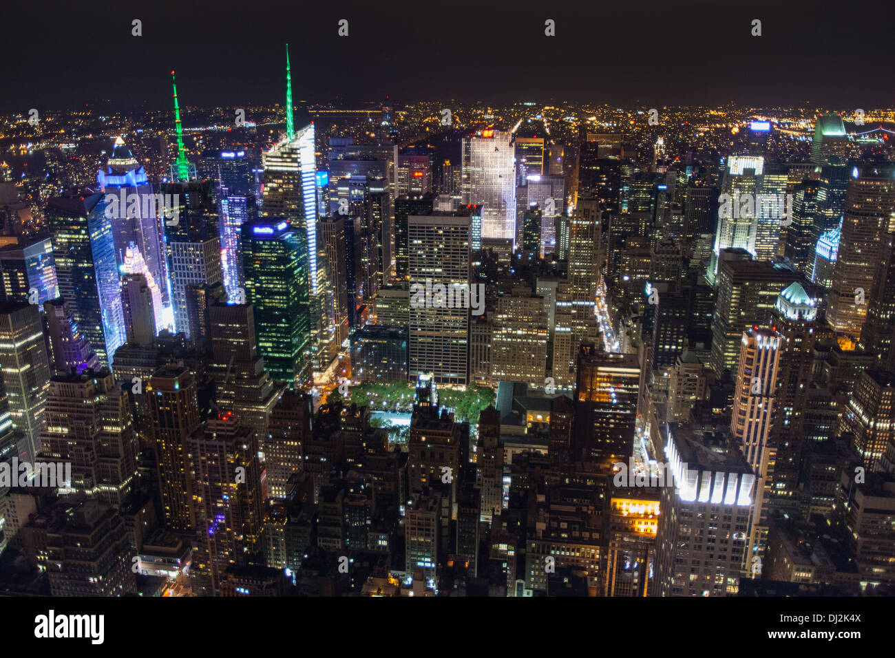 Vue depuis l'Empire State Building de nuit, Manhattan, New York City, États-Unis d'Amérique. Banque D'Images