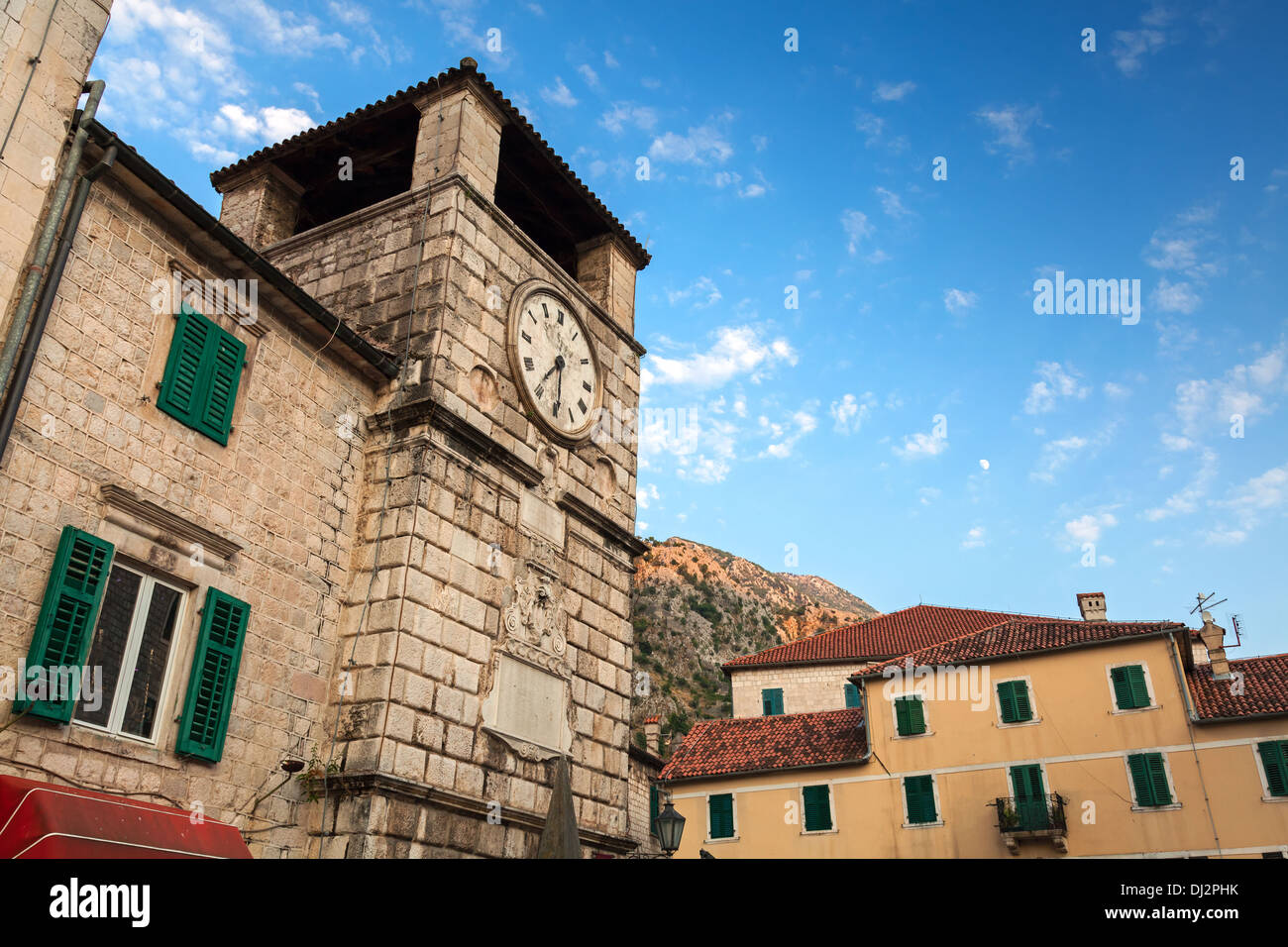 Vieille Tour avec horloge en ville de Kotor, Monténégro Banque D'Images