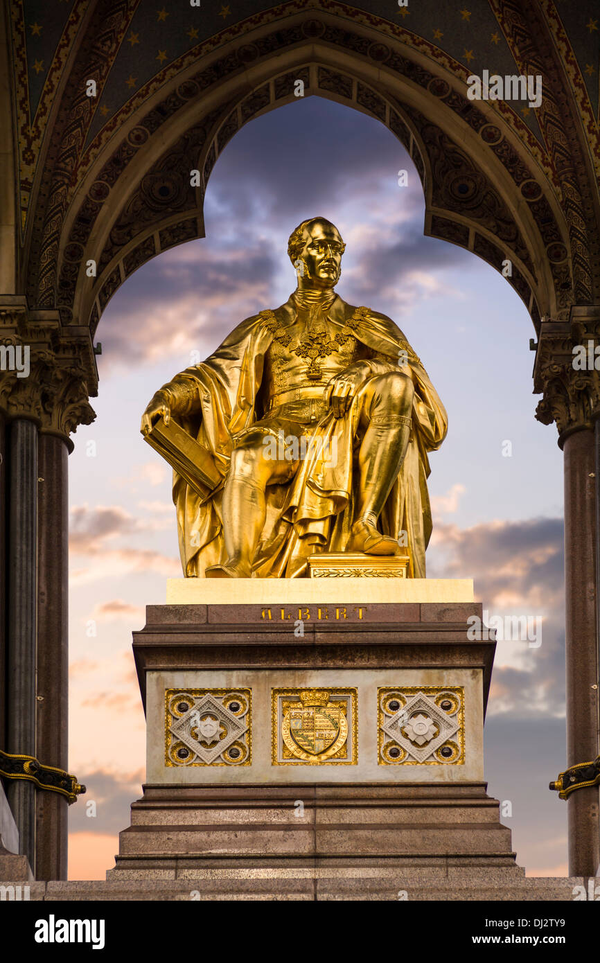 L'Albert Memorial est situé dans Kensington Gardens, Londres - Angleterre. Banque D'Images