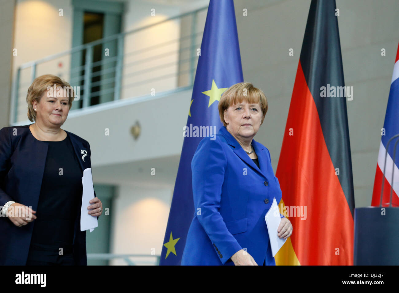 Berlin, Allemagne. 20 novembre, 2013. Angela Merkel, la chancelière allemande, reçoit le premier ministre norvégien, Erna Solberg (Conservateur), à la chancellerie à Berlin. / Photo : Angela Merkel, chancelier allemand, et le premier ministre norvégien, Erna Solberg (Conservateur), au cours d'une conférence de presse conjointe à la chancellerie à Berlin. Credit : Reynaldo Chaib Paganelli/Alamy Live News Banque D'Images