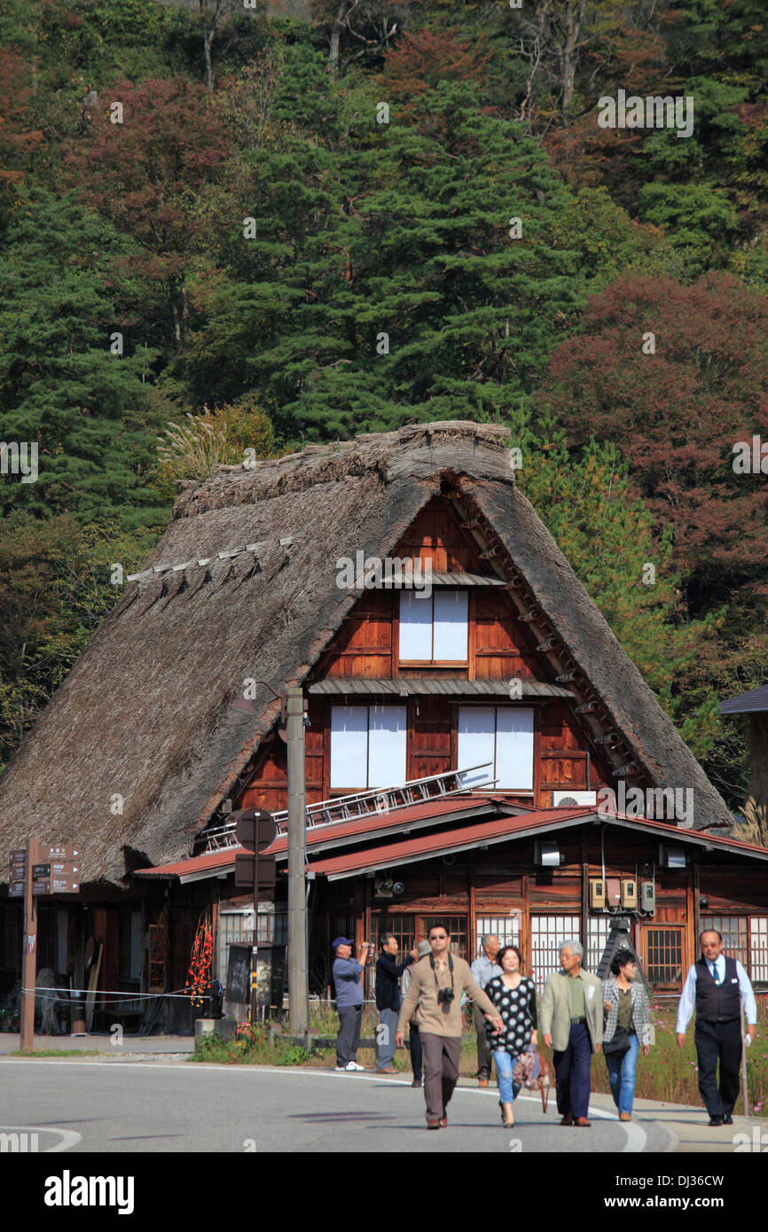 Le Japon, Hida, Shirakawa-go, Ogimachi, Gassho-zukuri, maison traditionnelle, les gens, Banque D'Images