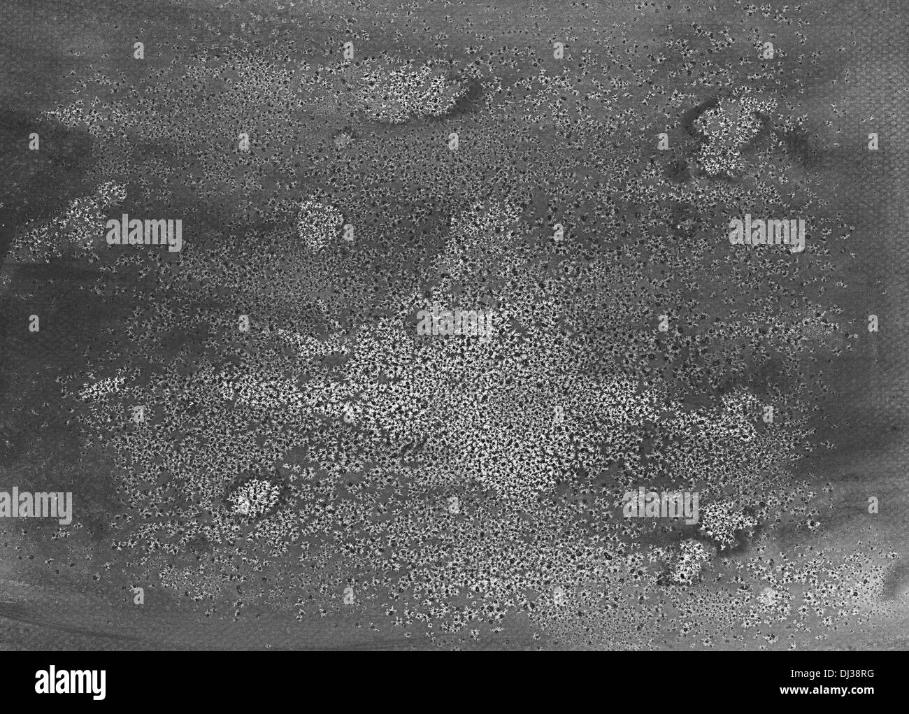 Peints en noir et gris grunge background avec des éclaboussures. Fond d'encre noire avec des éclaboussures sur une structure papier. Fait main. Banque D'Images