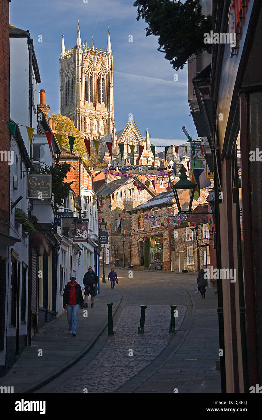 La Cathédrale de Lincoln est un établissement emblématique, situé sur une colline surplombant la ville et le marais du Lincolnshire en Angleterre. Banque D'Images