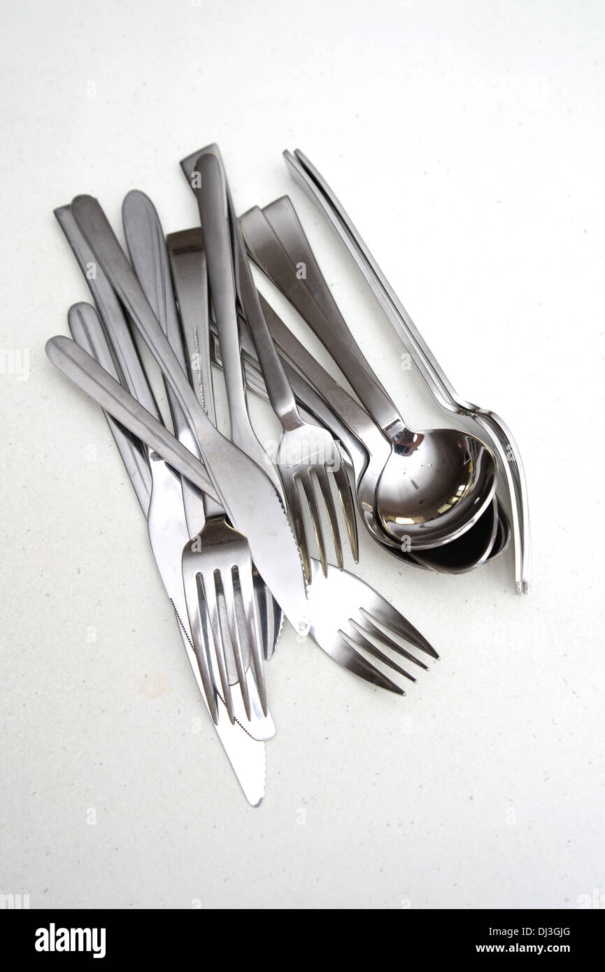 Des ustensiles de cuisine sur un banc de cuisine Banque D'Images