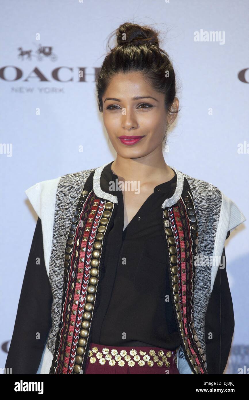 Madrid, Espagne. 20 nov., 2013. L'actrice FREIDA PINTO assiste à l'ouverture de Coach New York Boutique à la rue Serrano à Madrid. © Jack Abuin/ZUMAPRESS.com/Alamy Live News Banque D'Images