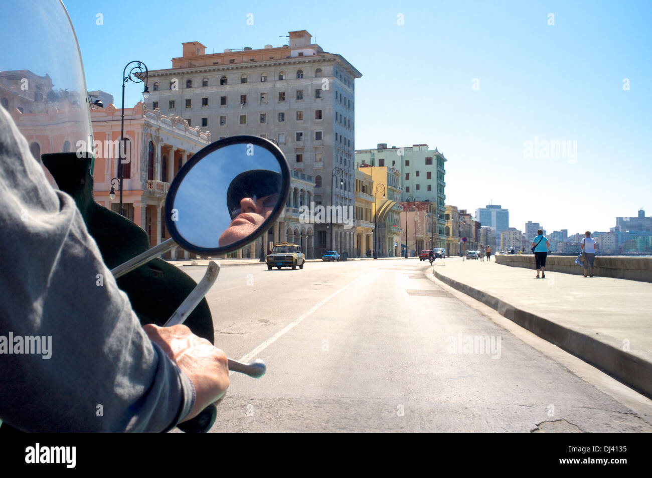 Sur moto du Malecon, La Havane, Cuba Banque D'Images