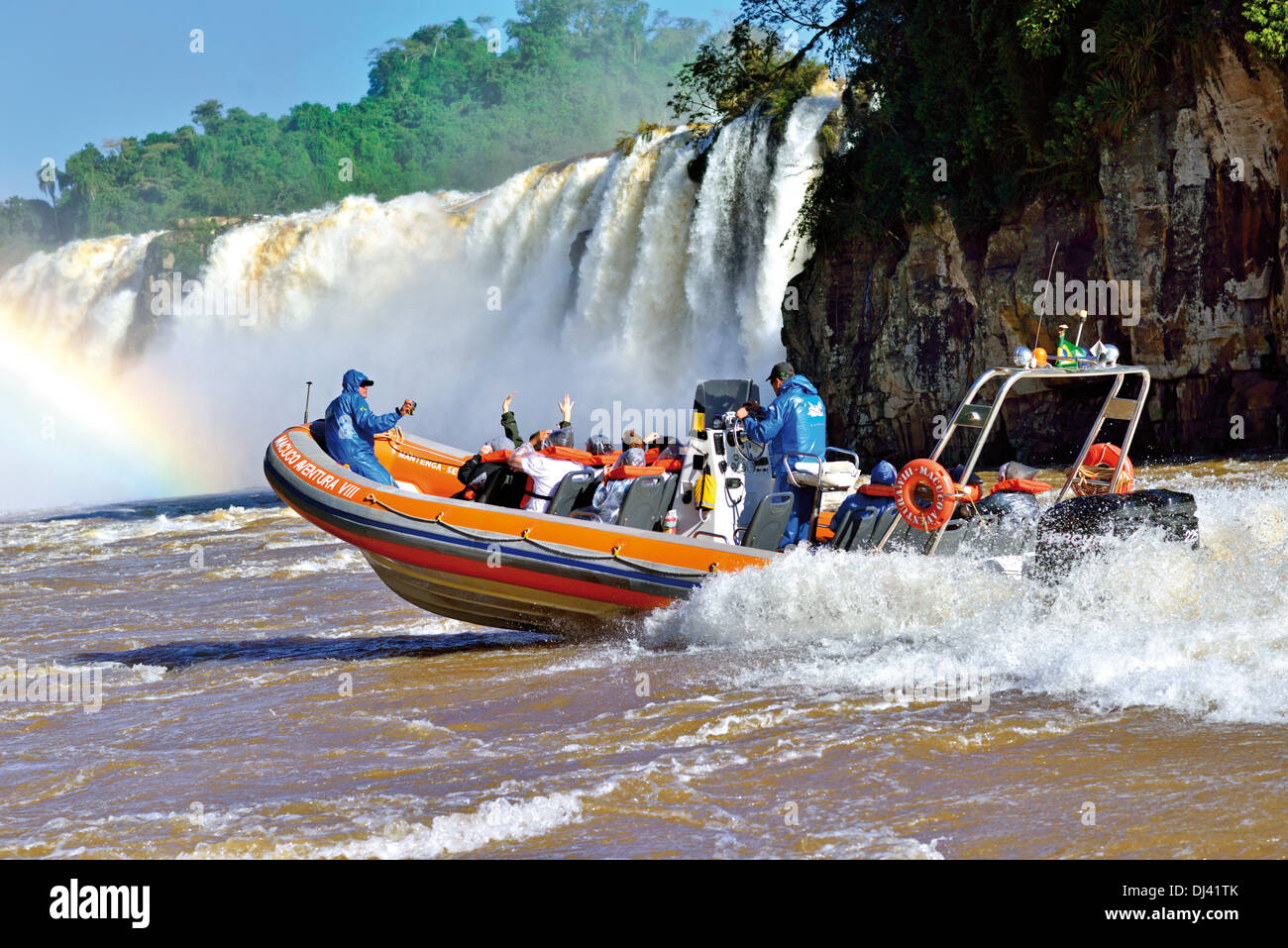Le Brésil, le Parc National d'Iguaçu : voyage en bateau avec Macuco Safari jusqu'à la base de l'Iguassu Falls Banque D'Images