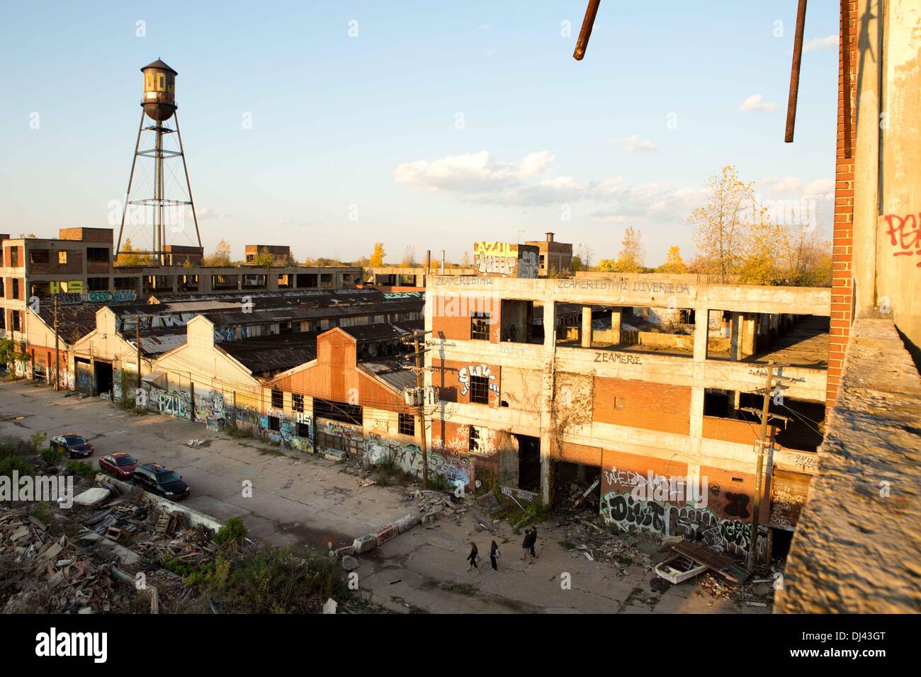 L'usine d'automobiles de Detroit Packard a ouvert ses portes en 1903 et a été fermée en 1958. Les 3 500 000 pieds carrés (325 000 m2), l'usine a été conçue par Albert Kahn et est situé sur plus de 40 acres (0,142 km2) de terres sur le Grand Boulevard de la ville, côté est. Photo a été prise en octobre 2013. Banque D'Images