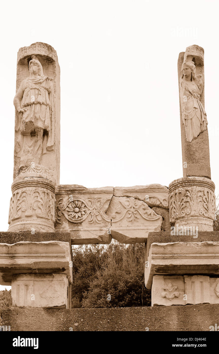 Statues sur Domitan temple, Éphèse, Turquie Banque D'Images