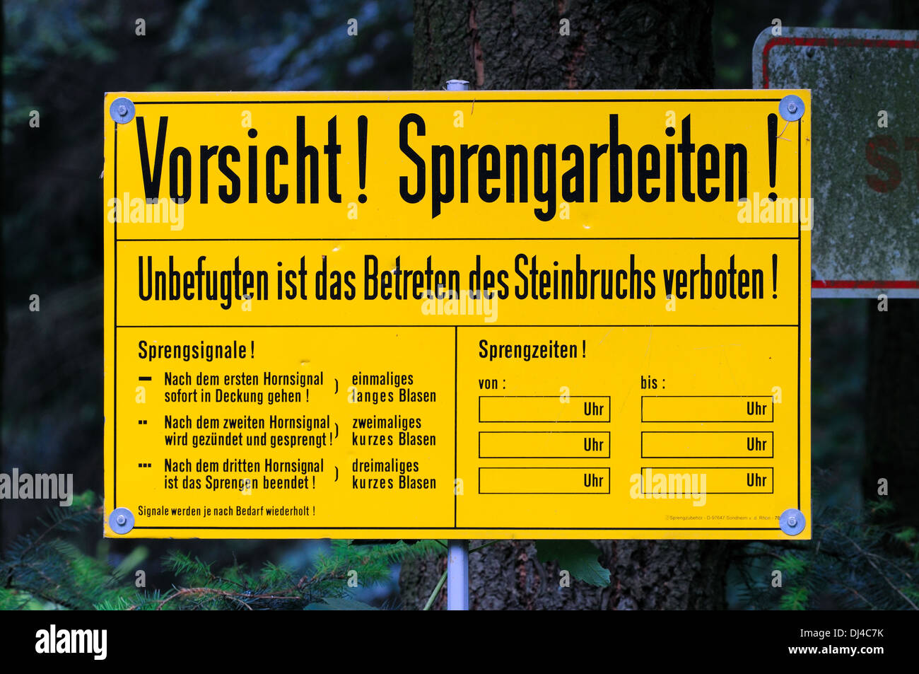 Attention - travaux de dynamitage Banque D'Images