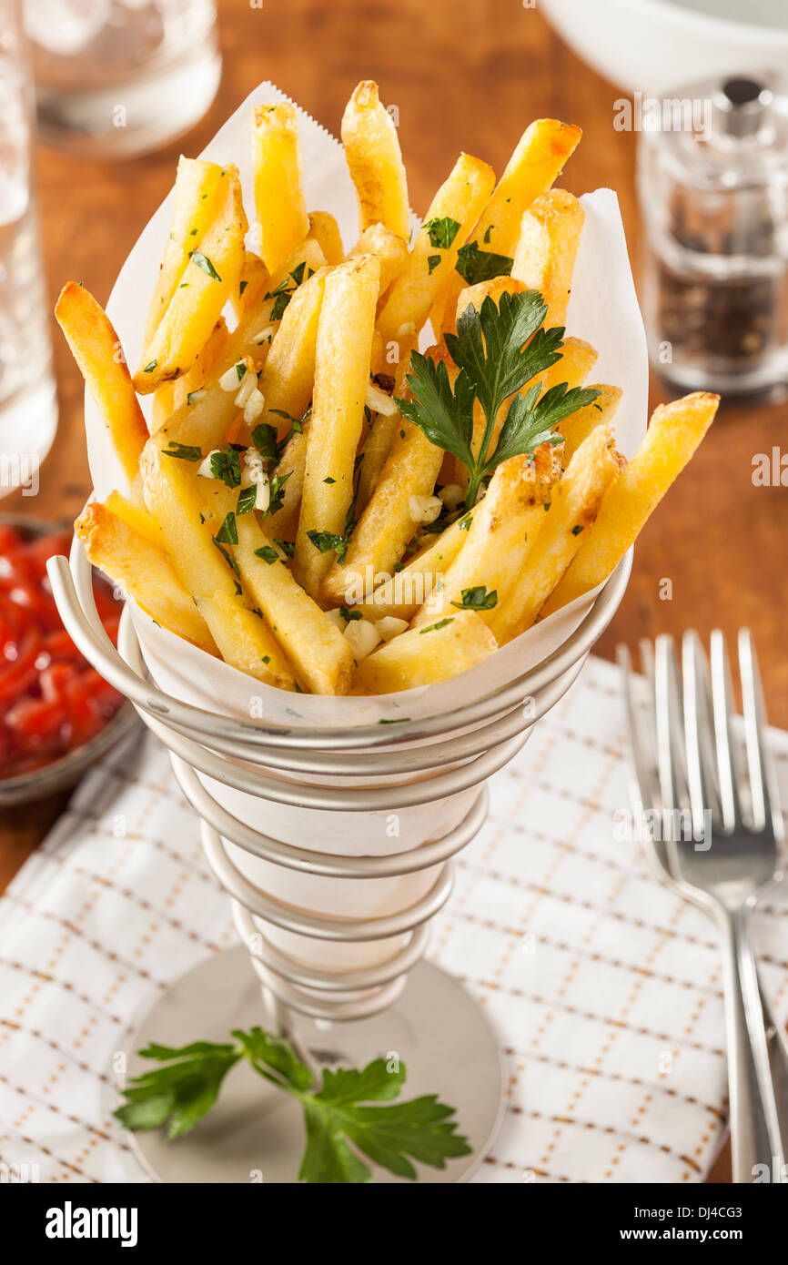 L'ail et persil frites avec du ketchup Banque D'Images