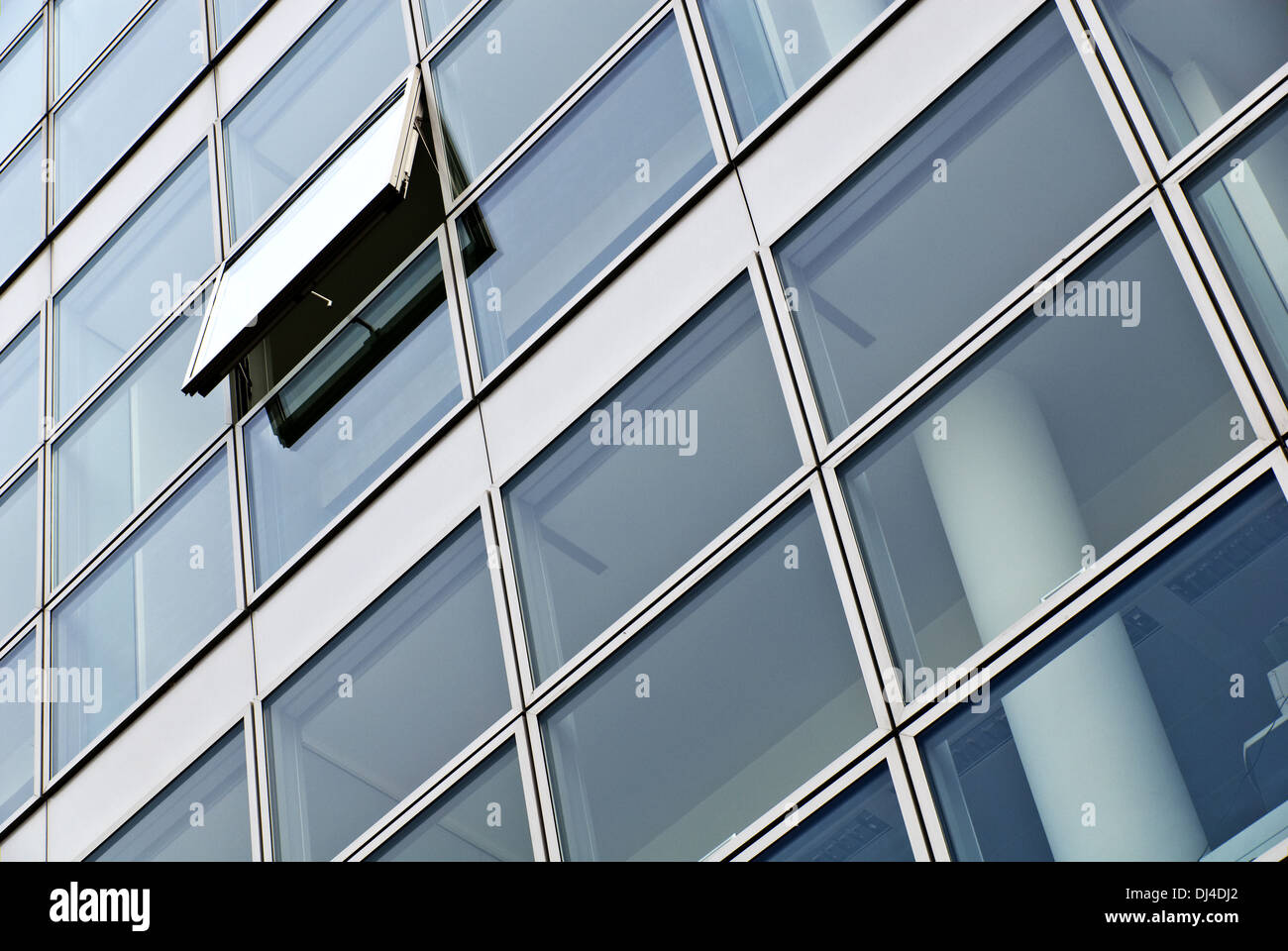 Windows avec une fenêtre ouverte Banque D'Images