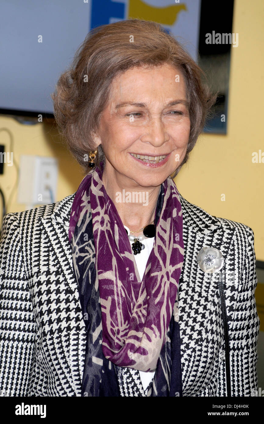 South Bronx, NY, USA . 20 nov., 2013. Sa Majesté la Reine Sofia d'Espagne visites Middle School South Bronx (MS-223) Le 20 novembre 2013 à New York. Dpa : Crédit photo alliance/Alamy Live News Banque D'Images