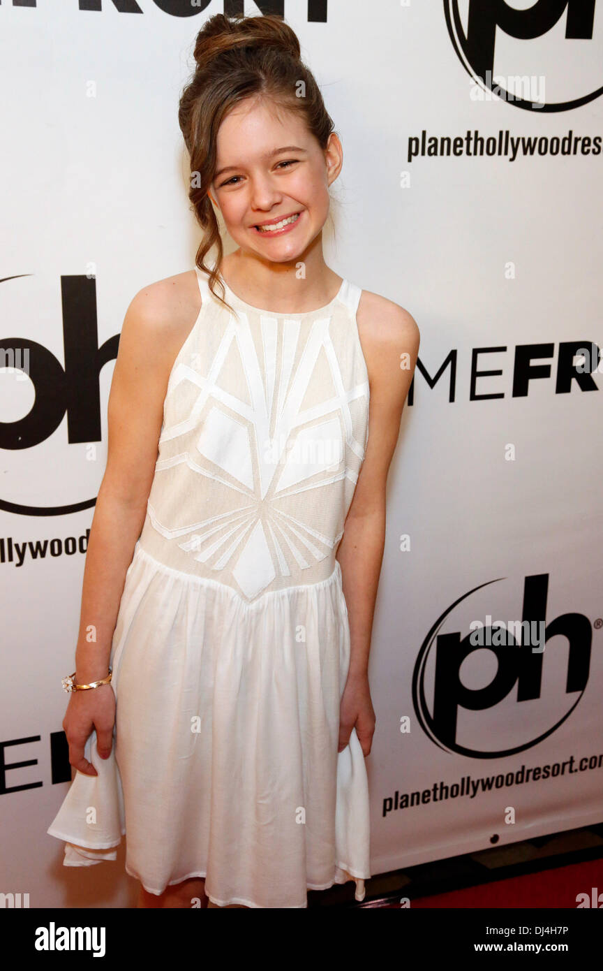 Izabela Vidovic assiste à la première mondiale de ''Homefront' au Planet Hollywood Resort & Casino le 20 novembre 2013 à Las Vegas, Nevada Banque D'Images
