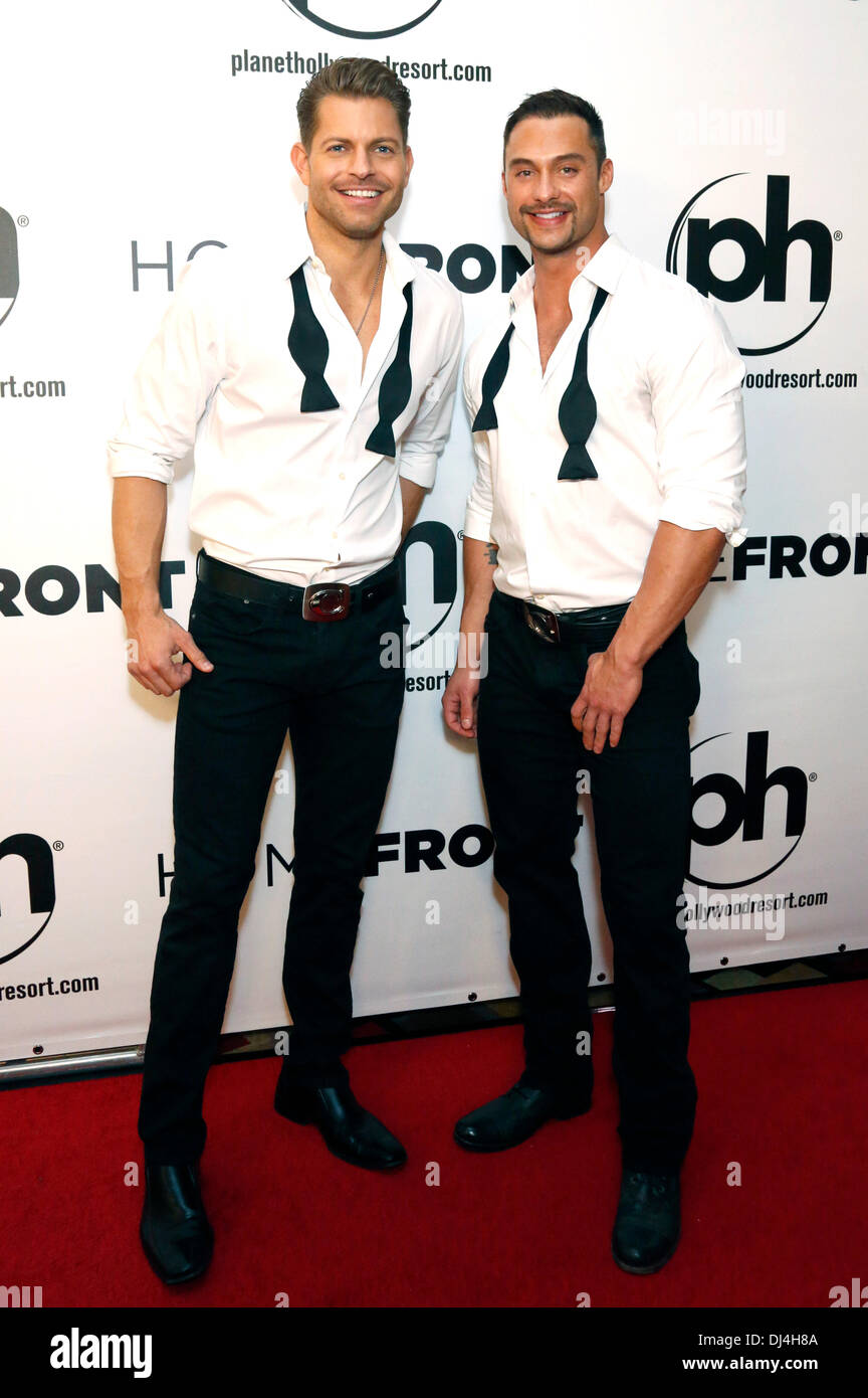 Jaymes & James Chippendales () assistent à la première mondiale de ''Homefront' au Planet Hollywood Resort & Casino le 20 novembre 2013 à Las Vegas, Nevada Banque D'Images