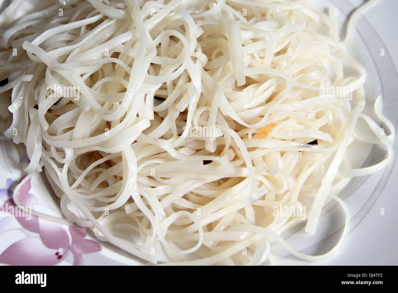 La photo le mélange dans un bol de nouilles au Japon. Banque D'Images