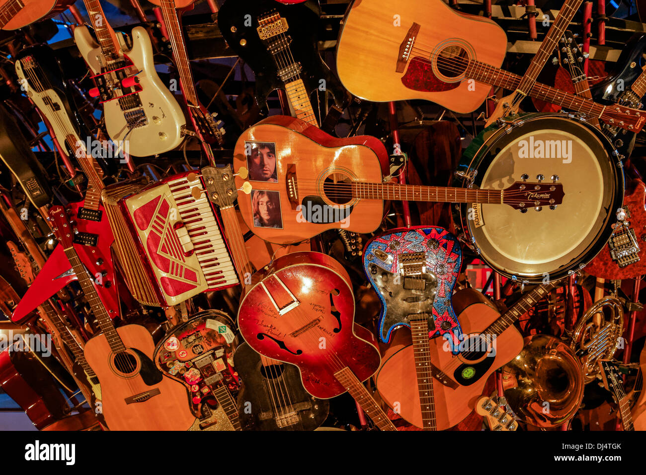 Trimpin sculpture guitare, 'SI VI EST IX : racines et branches' de guitares et autres instruments de musique Banque D'Images