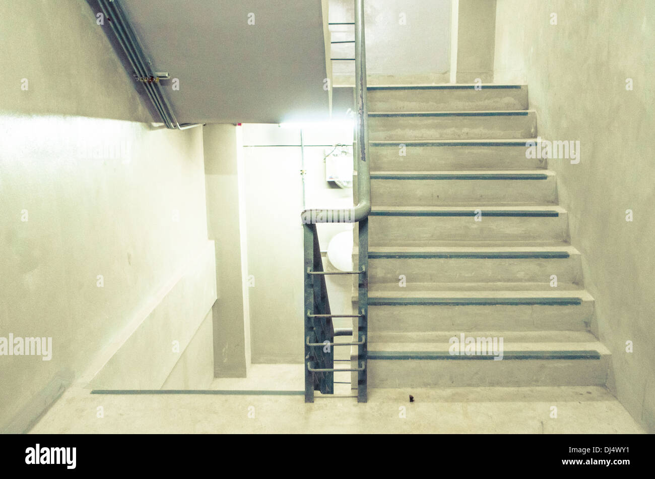 Les escaliers de la masse de ciment, pour le fond ou les concepts. Banque D'Images