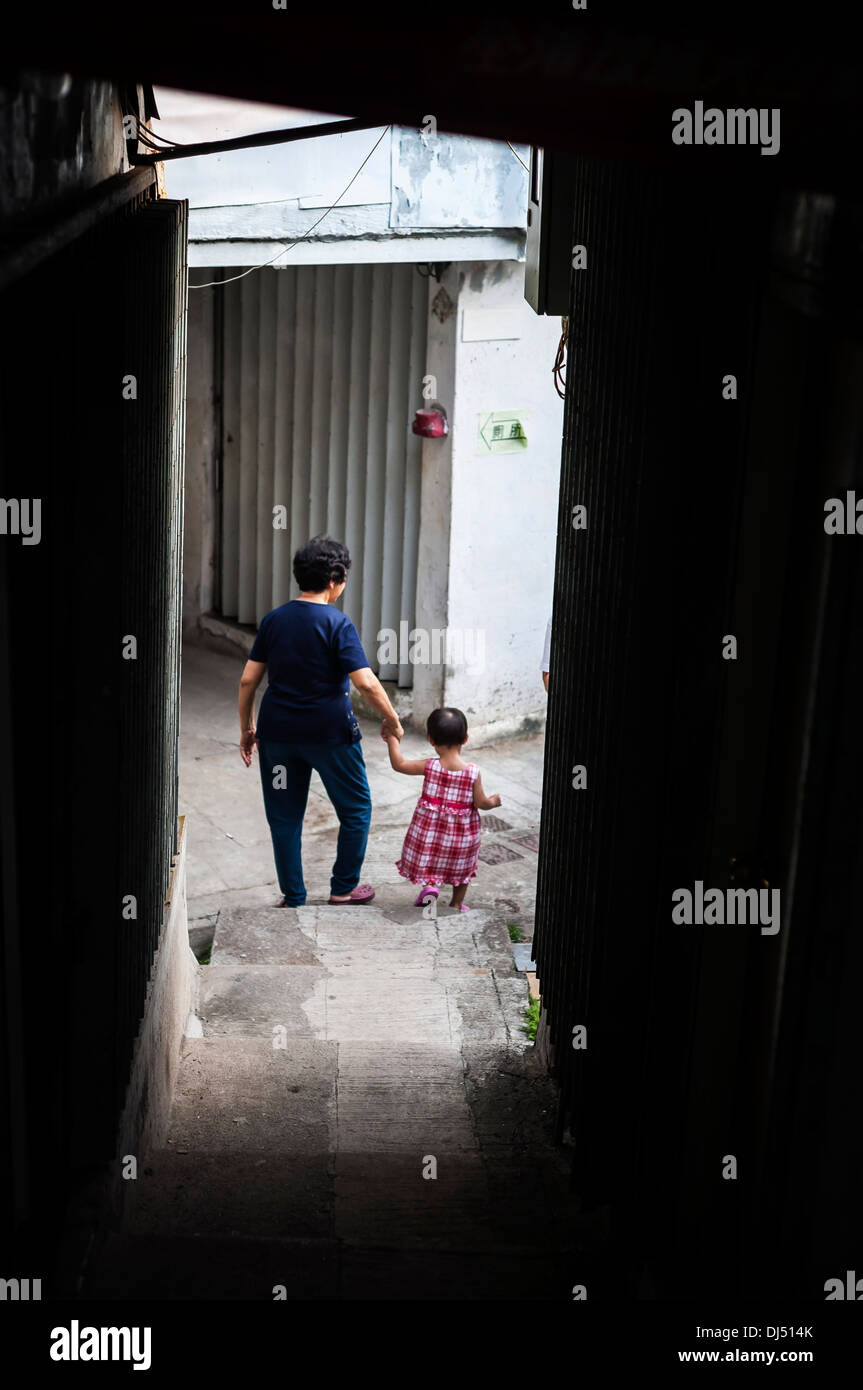 Grand-mère et l'enfant, les résidents de Pok Fu Lam Village, Hong Kong Banque D'Images