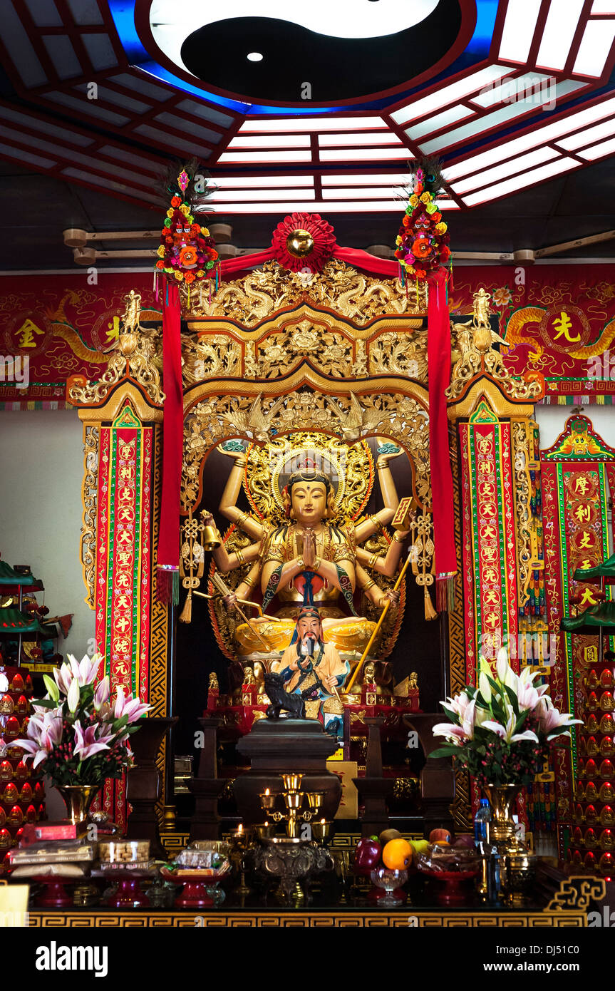 Statue en or d'une divinité taoïste à Che Kung Temple, shatin Banque D'Images