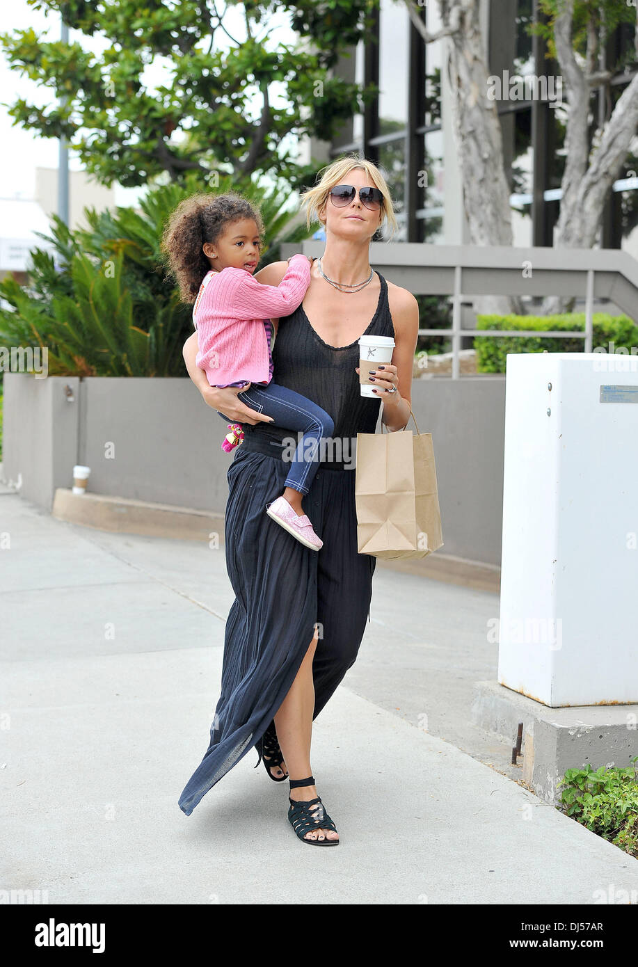 Heidi Klum et Lou Sulola Samuel shopping à Brentwood Los Angeles, Californie - 02.06.12 Banque D'Images