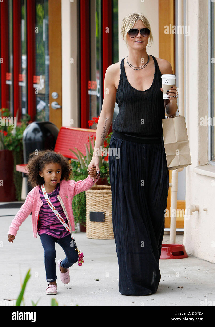 Heidi Klum et Lou Sulola Samuel shopping à Brentwood Los Angeles, Californie - 02.06.12 Banque D'Images