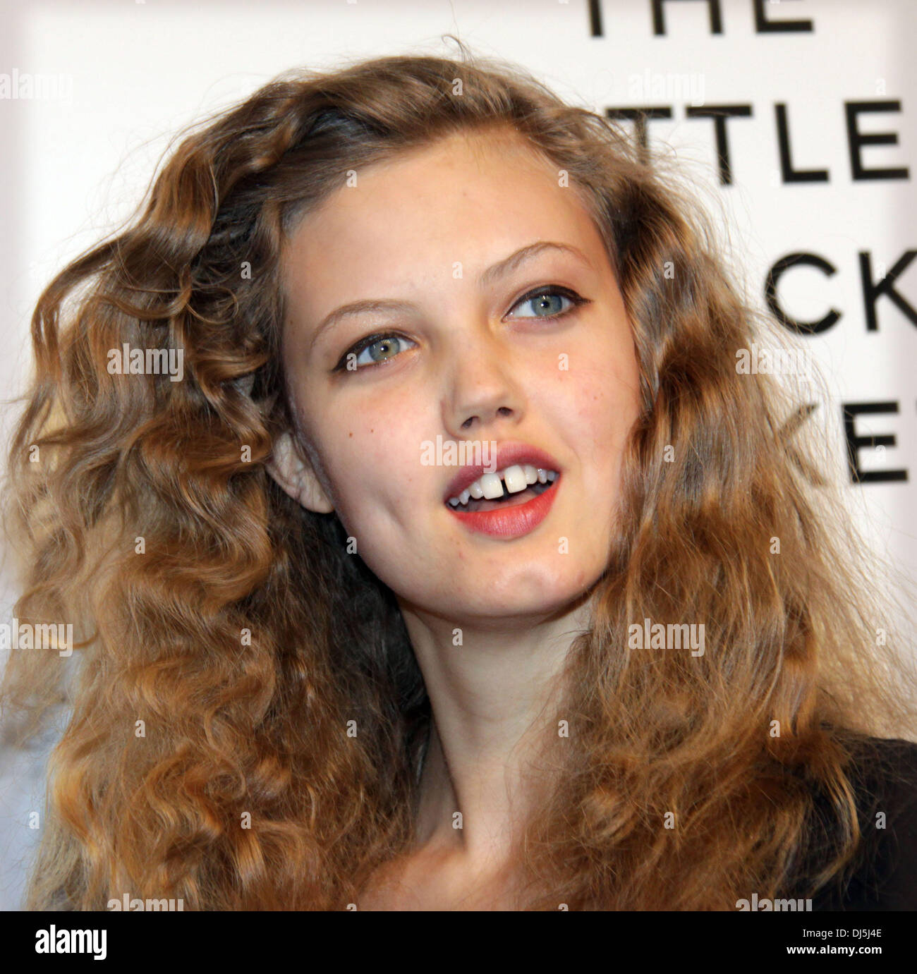 Lindsey Wixson The Little Black Jacket Banque D Image Et Photos Alamy Lindsey Wixson The Little Black Jacket Banque D Image Et Photos Alamy
