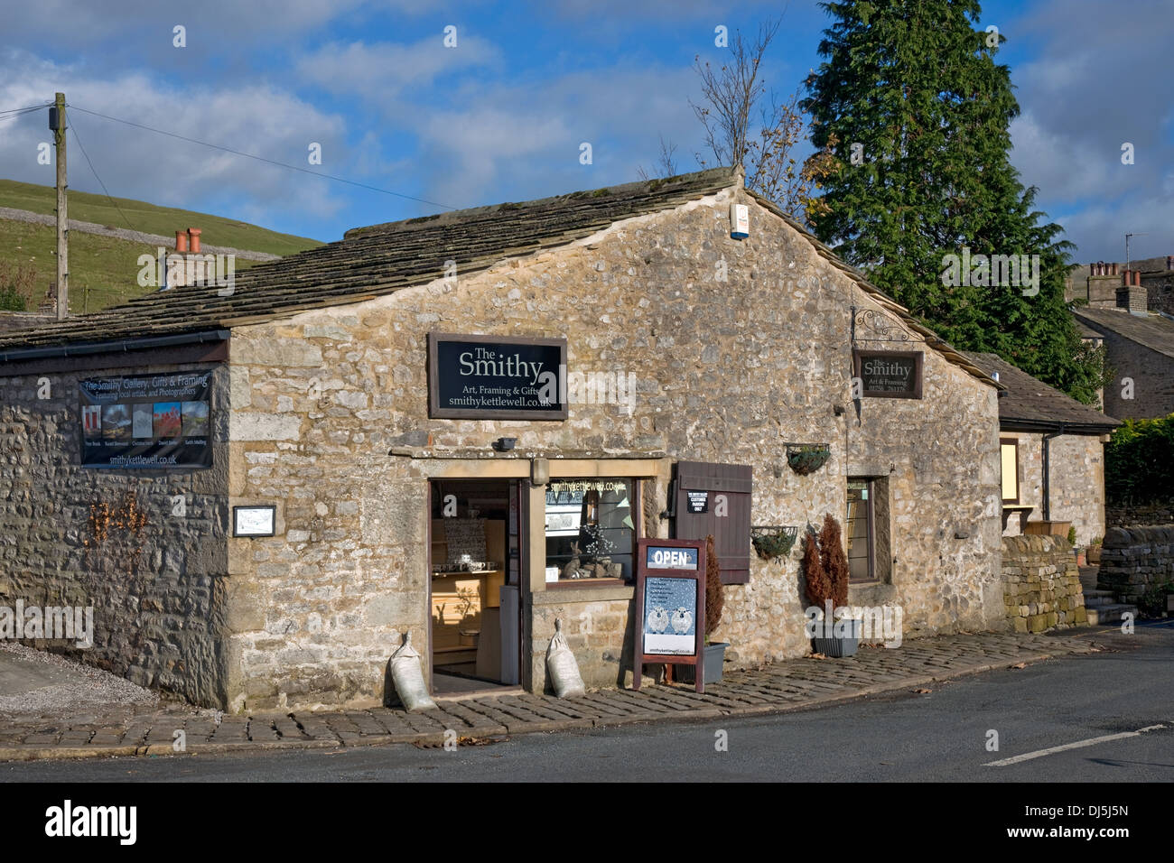 Le magasin d'art et de charpente Smithy Kettlewell Wharfedale Yorkshire Dales National Park Angleterre Royaume-Uni Royaume-Uni Grande-Bretagne Banque D'Images