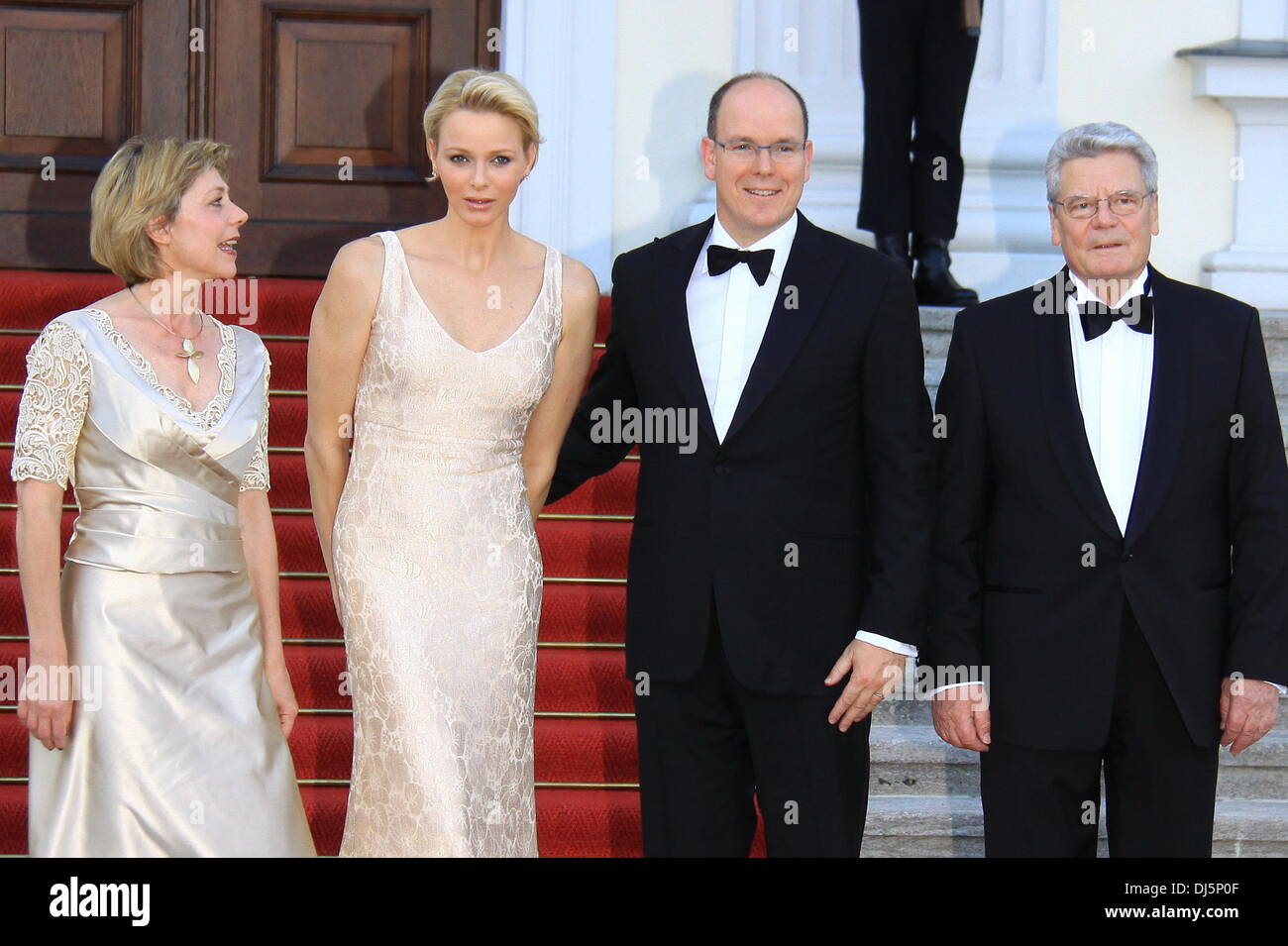 Daniela Schadt, Prince Albert II, Charlene de Monaco, Joachim Gauck au président allemand Joachim Gauck a/24 de Prince Albert II et son épouse Charlene au château de Bellevue. Berlin, Allemagne - 09.07.2012 Banque D'Images