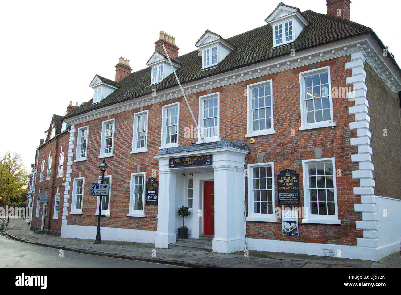 Photo de l'extérieur de l'école préparatoire de Stratford dans le centre de Stratford Upon Avon Warwickshire Angleterre Royaume-uni Grande-Bretagne Banque D'Images