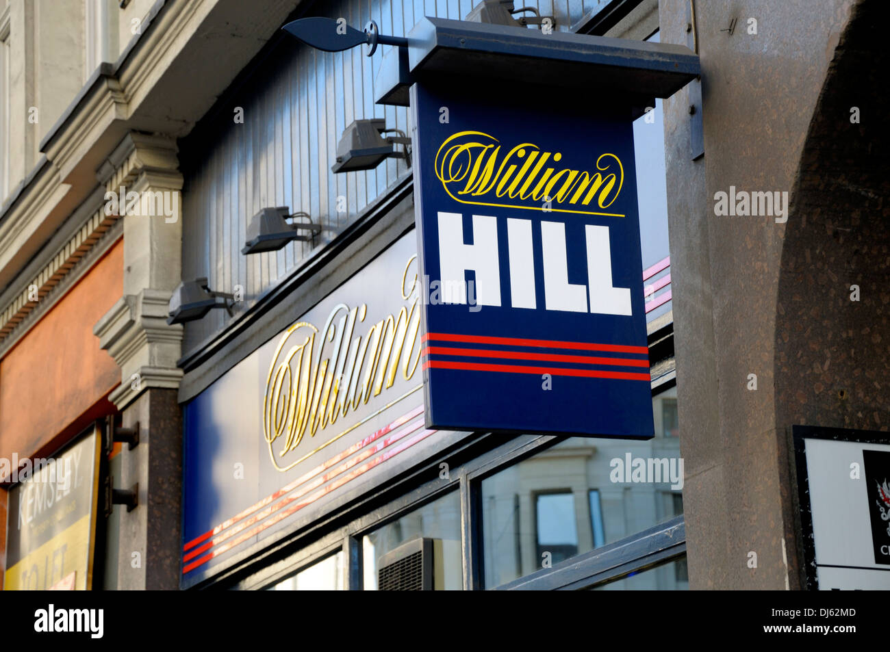 Londres, Angleterre, Royaume-Uni. Les bookmakers William Hill Banque D'Images