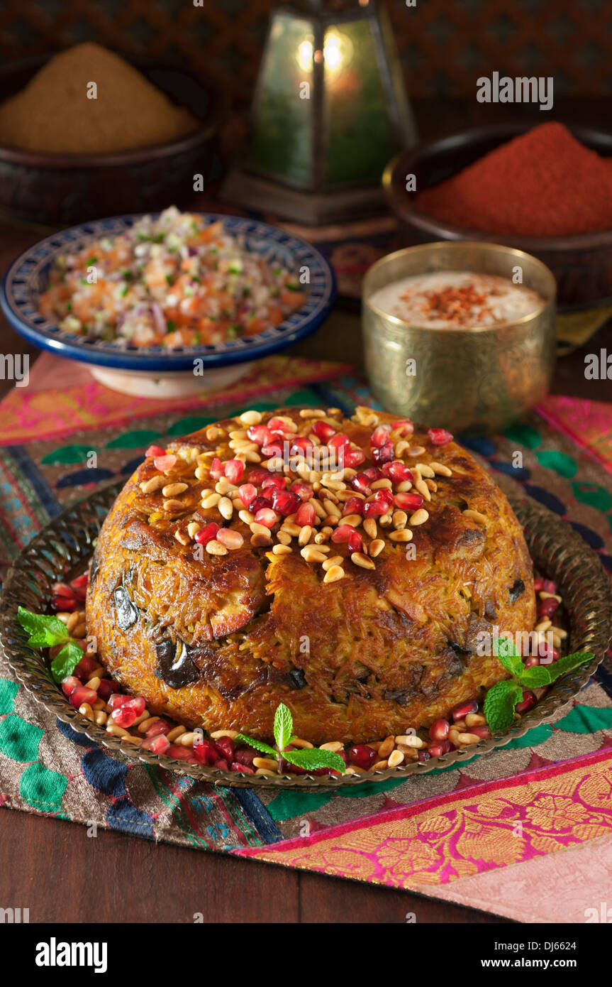 Maqlooba de poulet. L'envers le poulet et le riz le plat. Middle East Food Banque D'Images