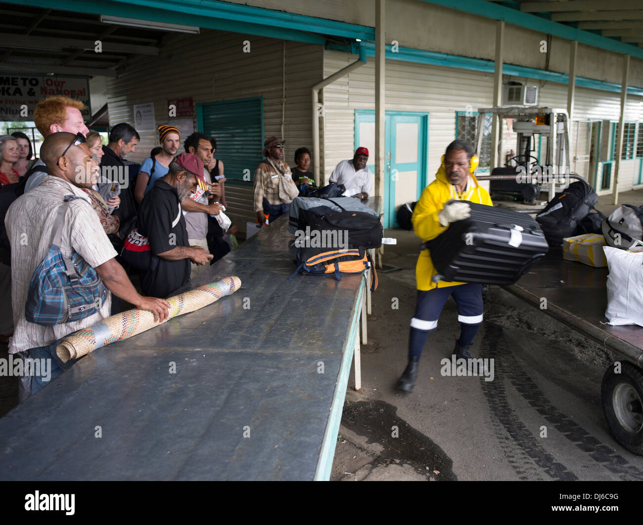 Collecte des bagages Aéroport Goroka, Papouasie Nouvelle Guinée Banque D'Images