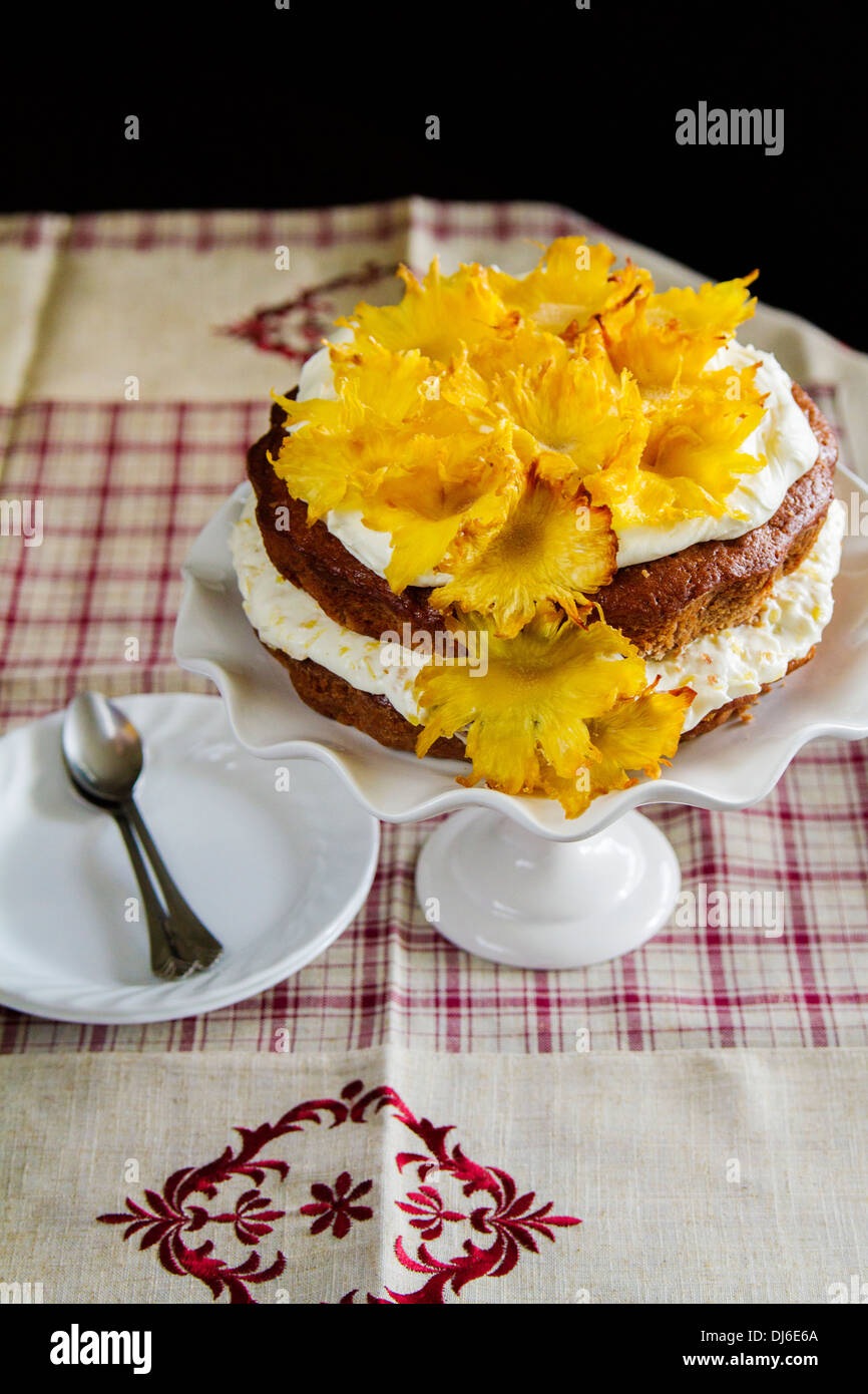 Délicieux petit gâteau ananas ou Hummingbird gâteau avec glaçage au fromage crème Banque D'Images