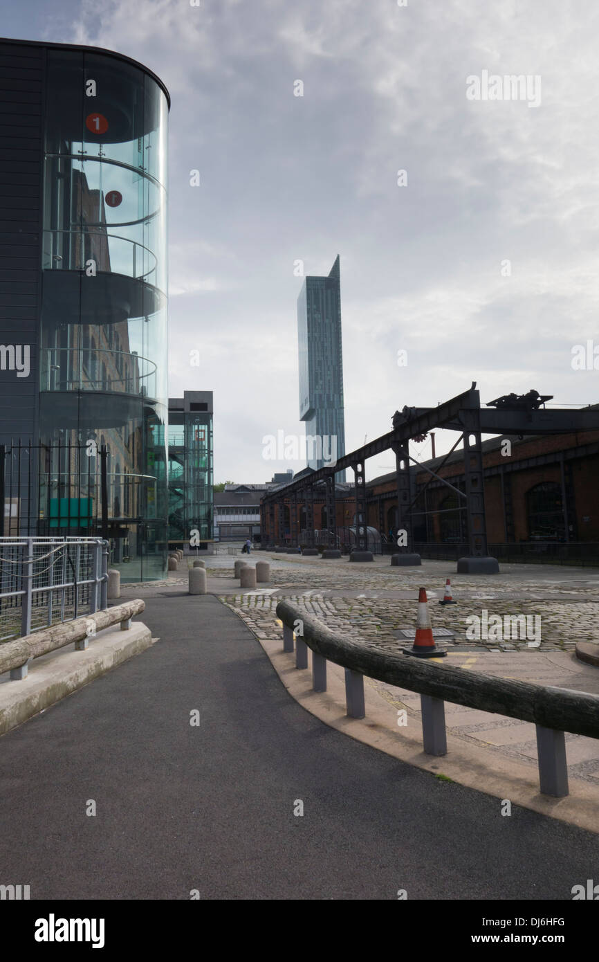 Beetham tower et Manchester Museum of Science and Industry Banque D'Images