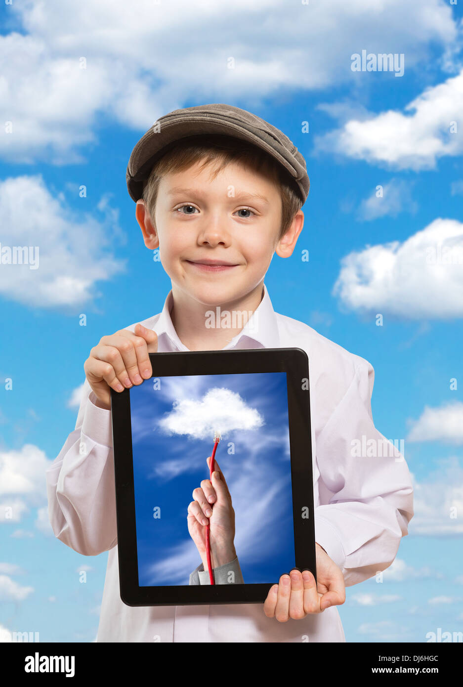 Happy boy with tablet computer. Enfant montrant tablet Banque D'Images