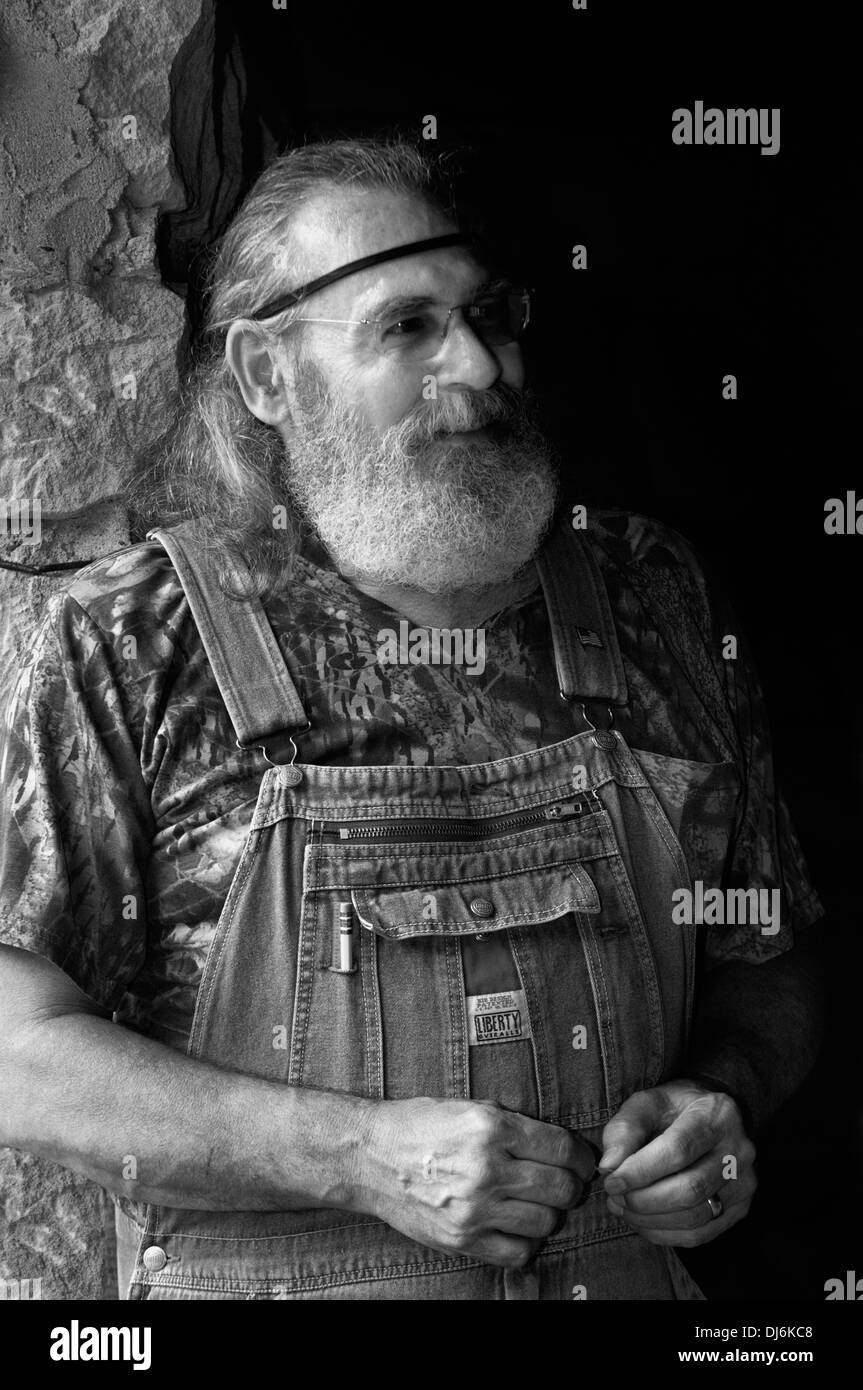 Portrait d'homme à barbe grise pleine Banque D'Images