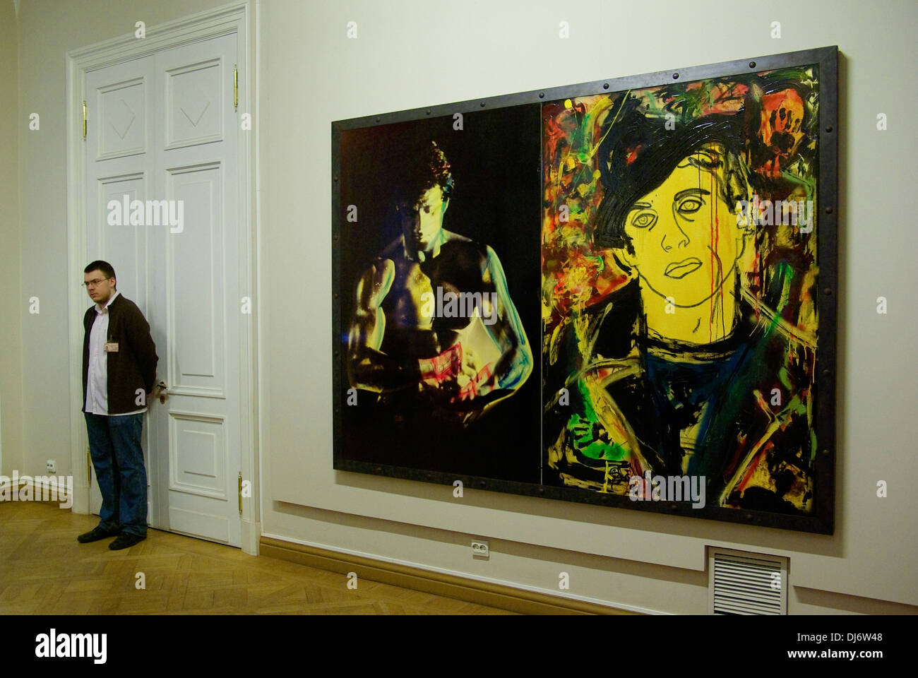 La Russie. Saint-pétersbourg. Exposition d'oeuvre de Sylvester Stallone dans le musée russe. Banque D'Images