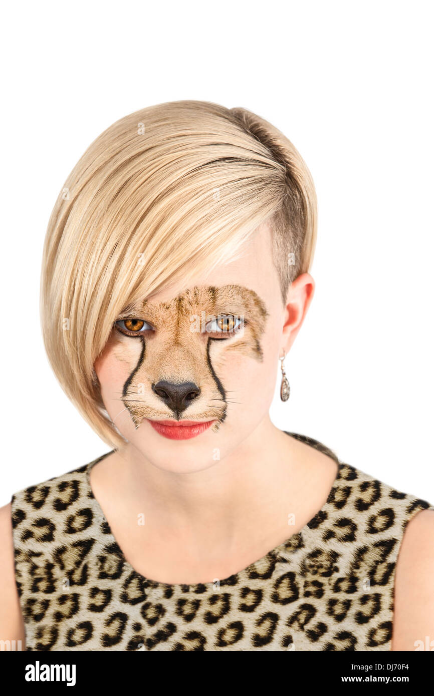 Jeune femme avec Leopard et Leopard costume mask Banque D'Images