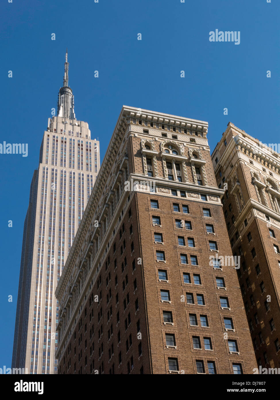 Herald Towers (anciennement Hôtel McAlpin) et de l'Empire State Building, Broadway et 34th Street, NYC Banque D'Images