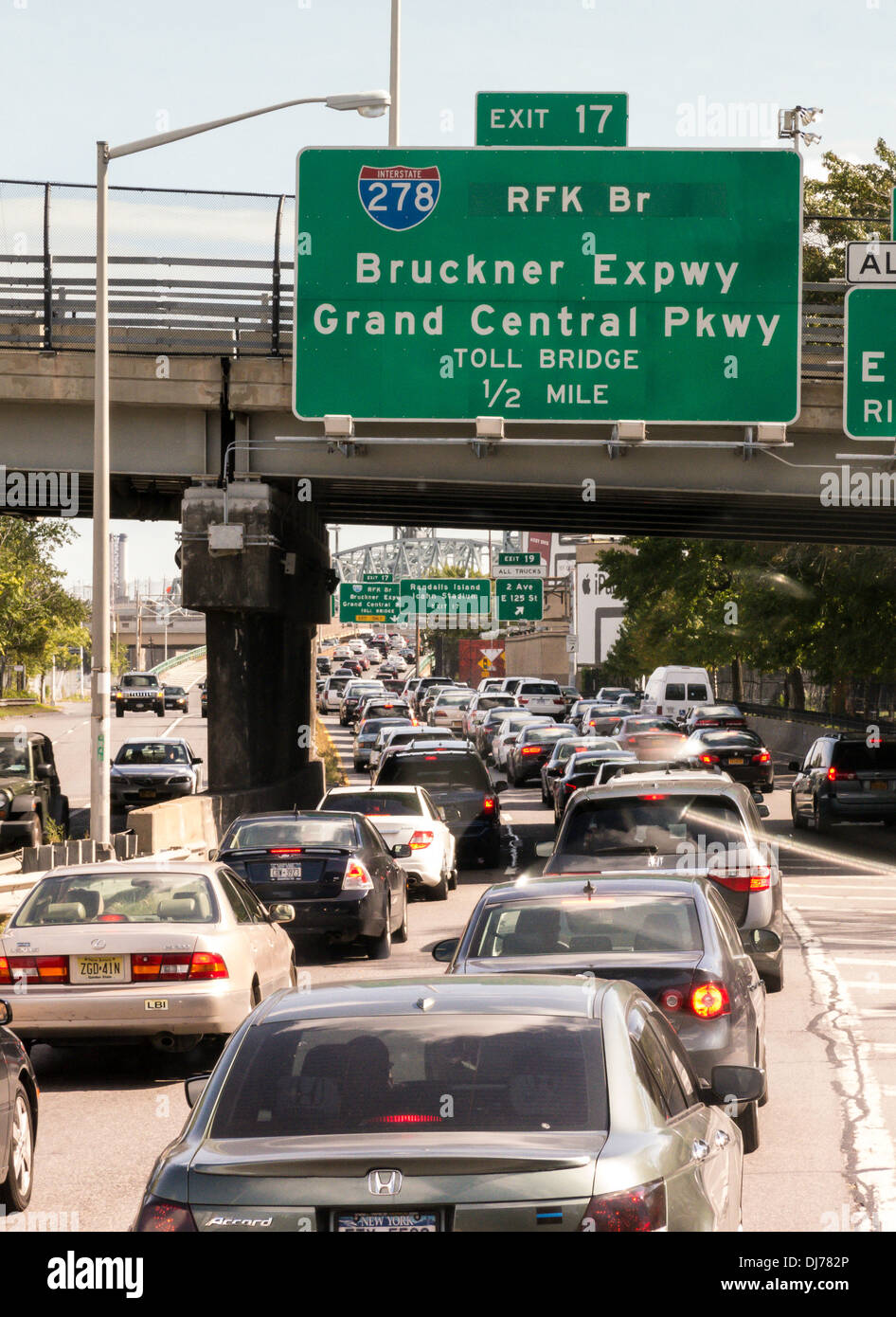 Harlem River Drive Traffic, NYC Banque D'Images