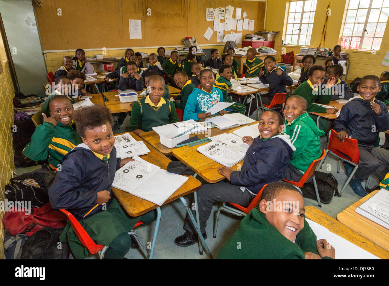 L'Afrique du Sud, Cape Town, Guguletu Township. Intshinga les enfants de l'école primaire, principalement Xhosa groupe ethnique. Banque D'Images